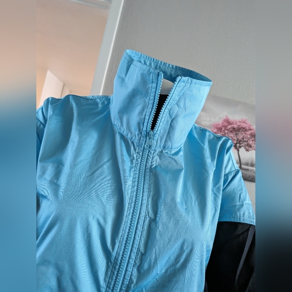 Beautiful summer women coat which is mixed by blue ,black and pink color. - Picture 6 of 8